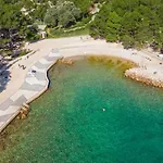 別荘 Mit Beheiztem Pool In Strandnaehe By Interhome クルク