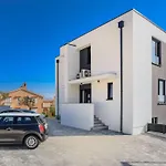 別荘 Mit Beheiztem Pool In Strandnaehe By Interhome クルク