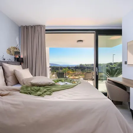 Holiday home Mit Beheiztem Pool In Strandnaehe By Interhome *