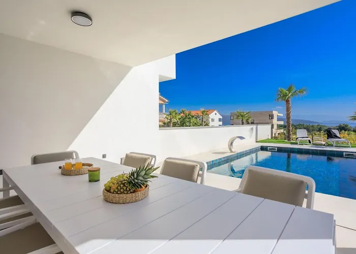 Mit Beheiztem Pool In Strandnaehe By Interhome * クルク