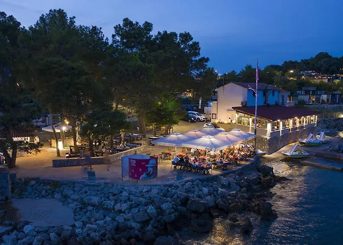 Mit Beheiztem Pool In Strandnaehe By Interhome