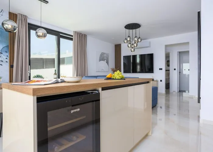 Holiday home Mit Beheiztem Pool In Strandnaehe By Interhome Krk Town