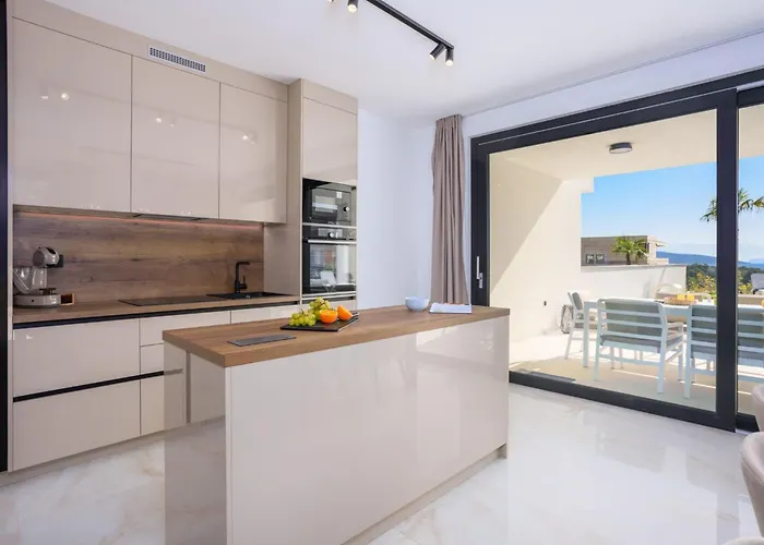 Holiday home Mit Beheiztem Pool In Strandnaehe By Interhome