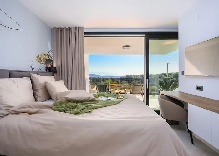 Holiday home Mit Beheiztem Pool In Strandnaehe By Interhome *