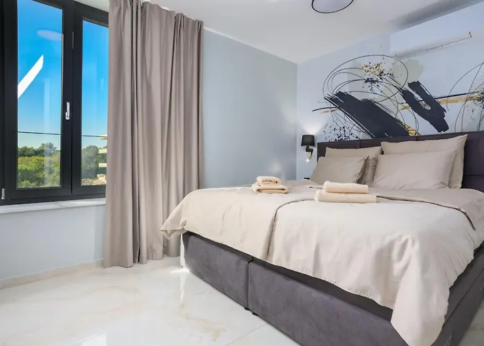 Holiday home Mit Beheiztem Pool In Strandnaehe By Interhome