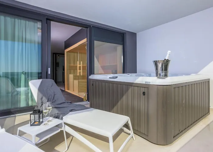 Mit Beheiztem Pool In Strandnaehe By Interhome *