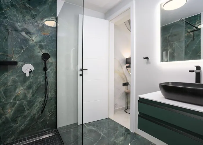 Mit Beheiztem Pool In Strandnaehe By Interhome *