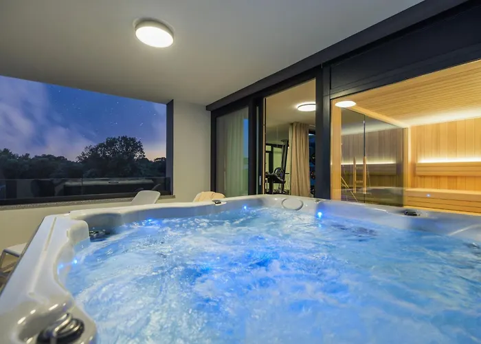 Mit Beheiztem Pool In Strandnaehe By Interhome