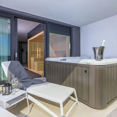 Mit Beheiztem Pool In Strandnaehe By Interhome *